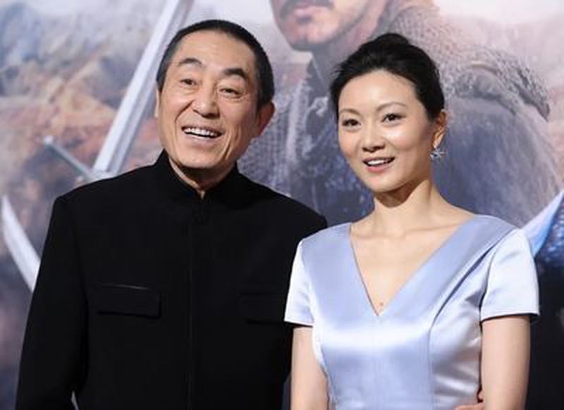 张艺谋飞耶鲁参加儿子毕业礼 陈婷全身行头被扒疑似六位数