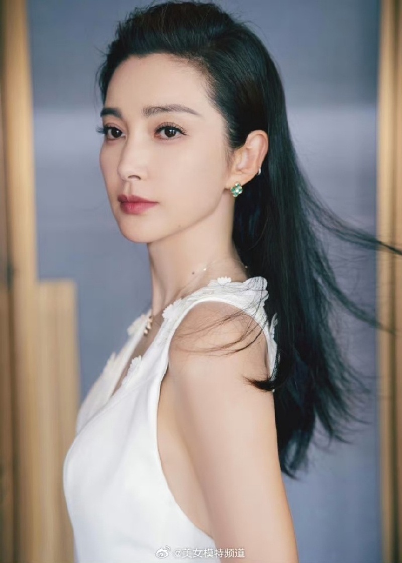 李冰冰自曝与经纪人妹妹决裂三月 删微信背后疑涉事业版图暗战